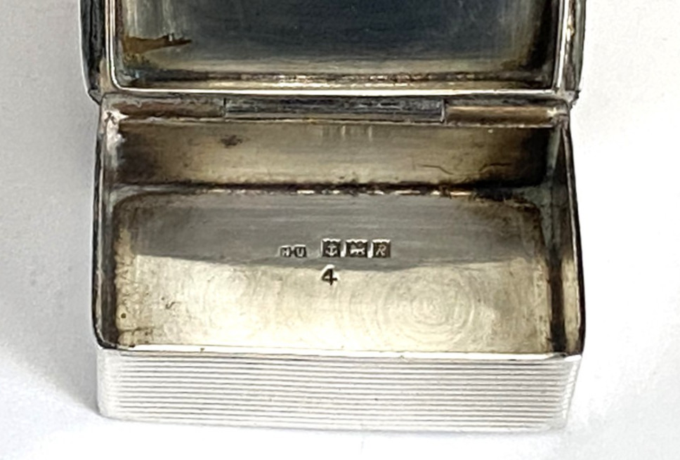 Vintage Heavy Solid Silver Pie Crust Engine Turned Pill Snuff Box Ribbed Sides