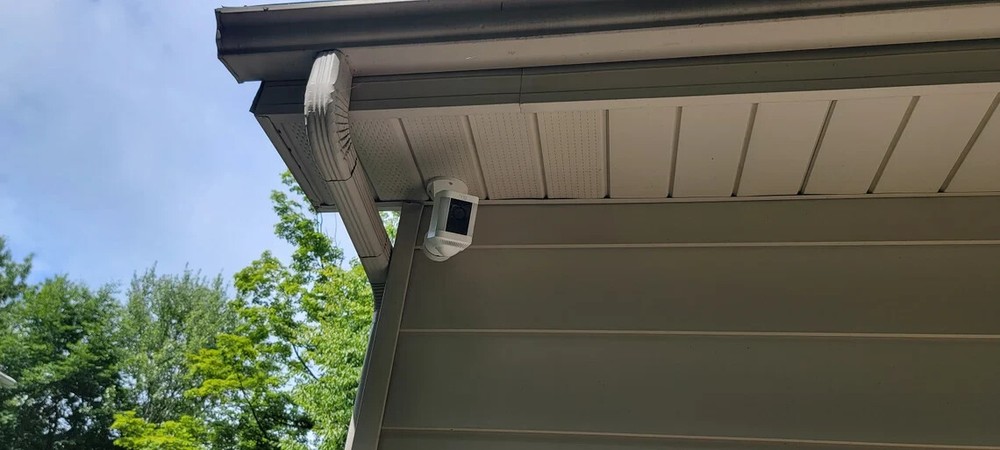 Ring Spotlight Camera Plus Multi-Use Mount Ceiling, Wall, under Eaves