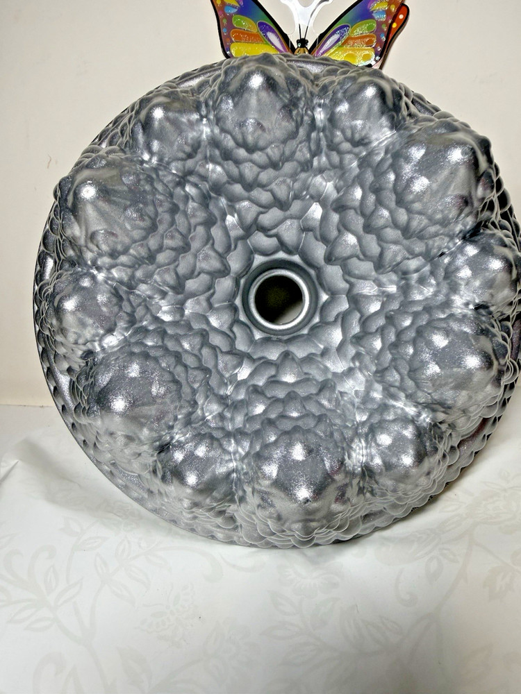 Nordic Ware Pine Bundt Pan 9 Cups Metallic