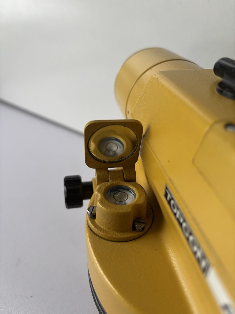 Topcon Auto level 32X AT-F2Calibrated. Clean, Clear, Sharp. Erect Image. No Case