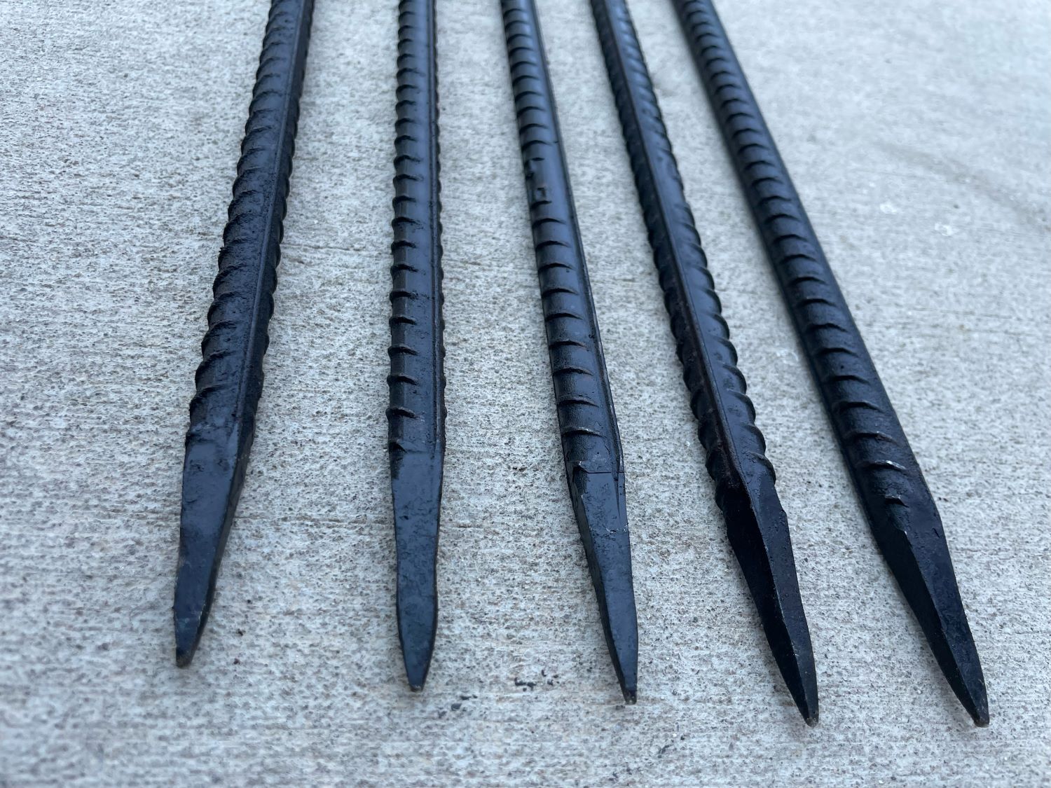 Sandbaggy 48" Steel Rebar Stakes with Nail Head - Garden Stakes (#4 Rebar)