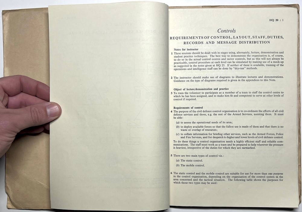 1960 UK CIVIL DEFENCE HQ SECTION INSTRUCTOR NOTES HMSO NUCLEAR TRAINING HANDBOOK