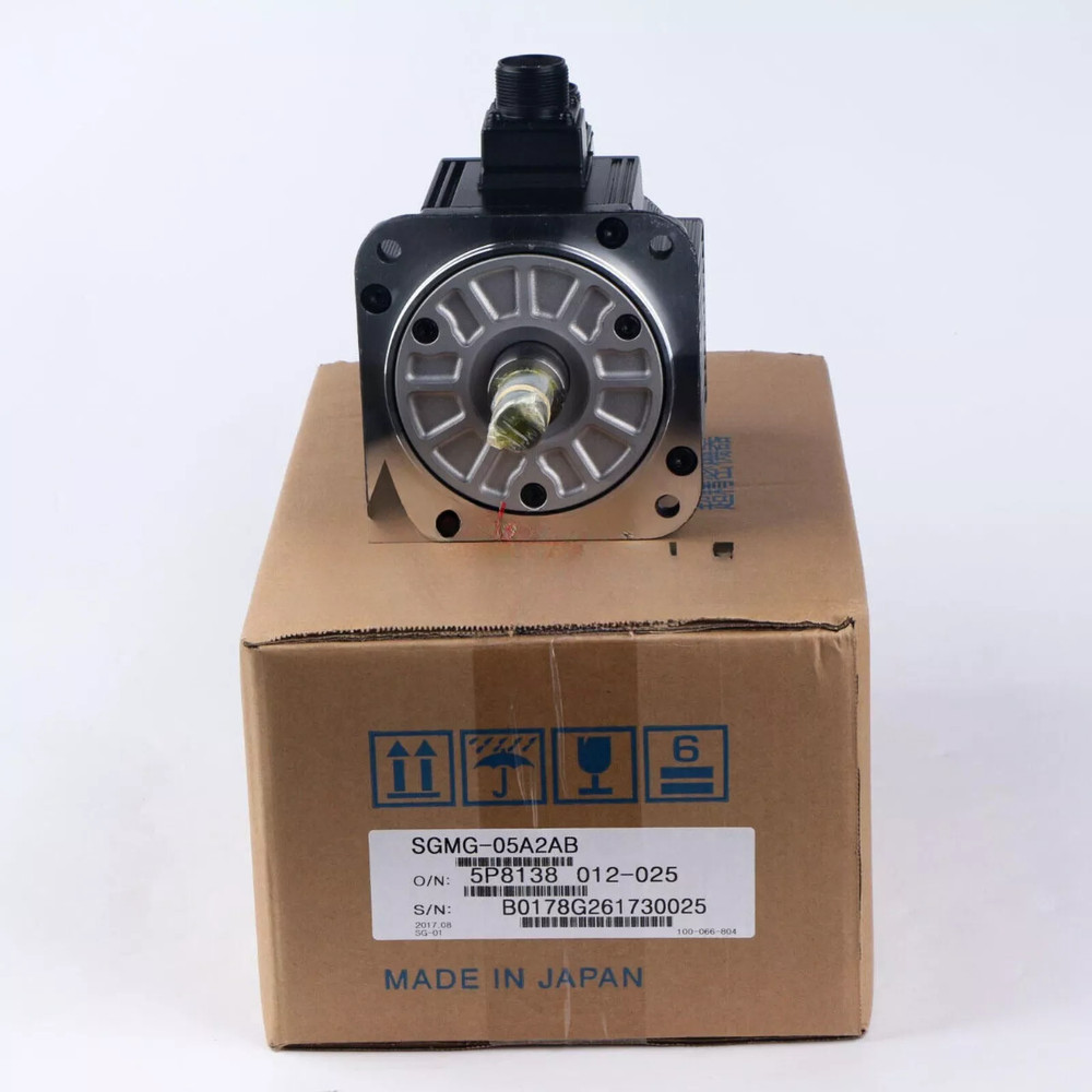NEW YASKAWA SGMG-05A2AB Servo Motor