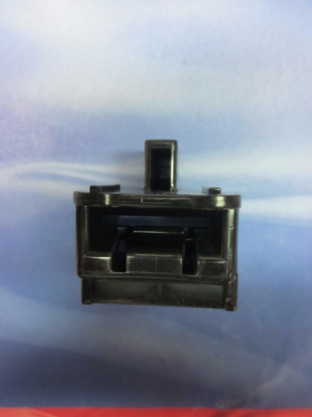 JOHNSON EVINRUDE 4 6 8 9.9 15 HP MOTOR COVER COWLING REAR LATCH ASSY 435818 NEW