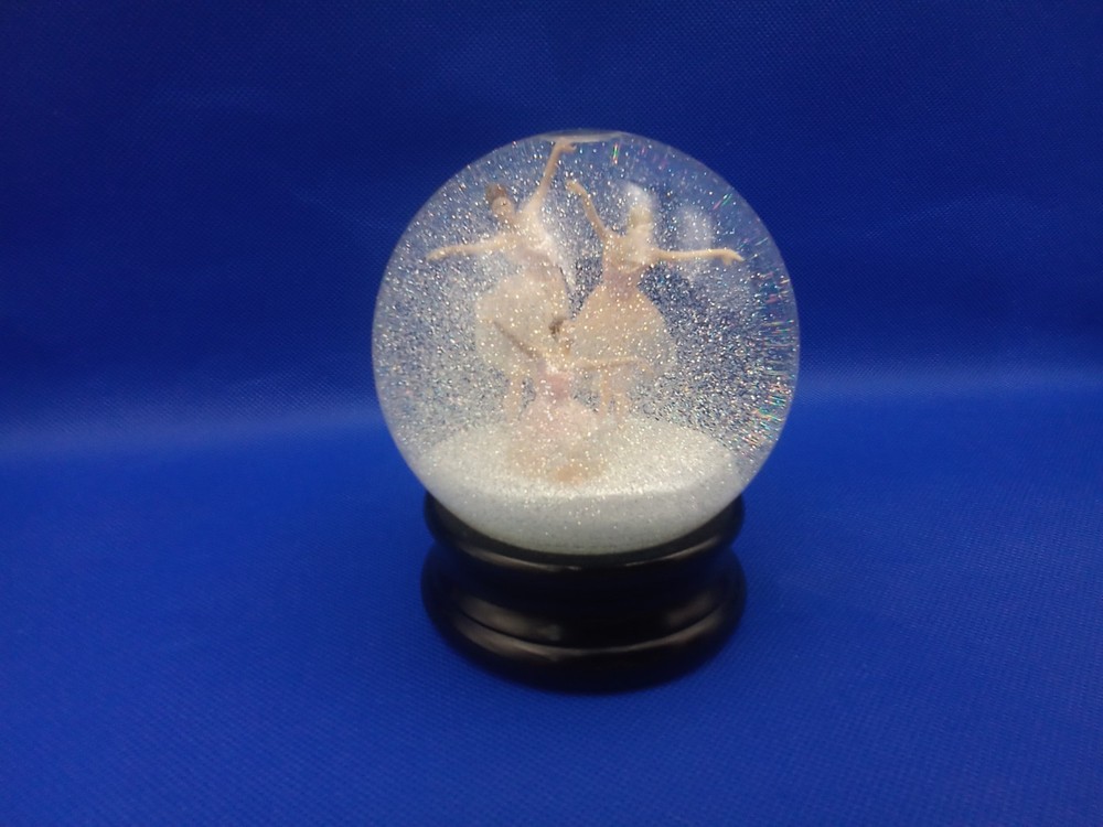 CoolSnowGlobes - Three Dancers Snow Globe