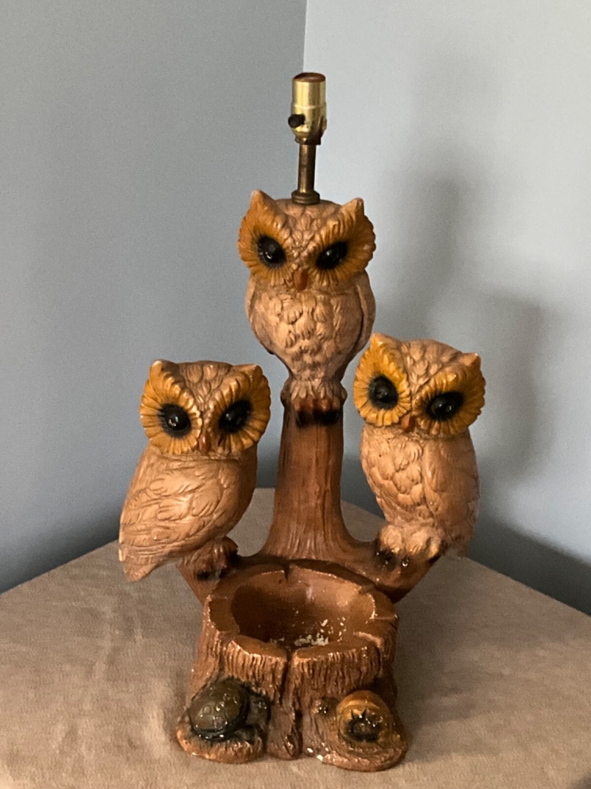 Old Vintage three Owls cabin Table Lamp 2’ tall with ashtray chalkware working