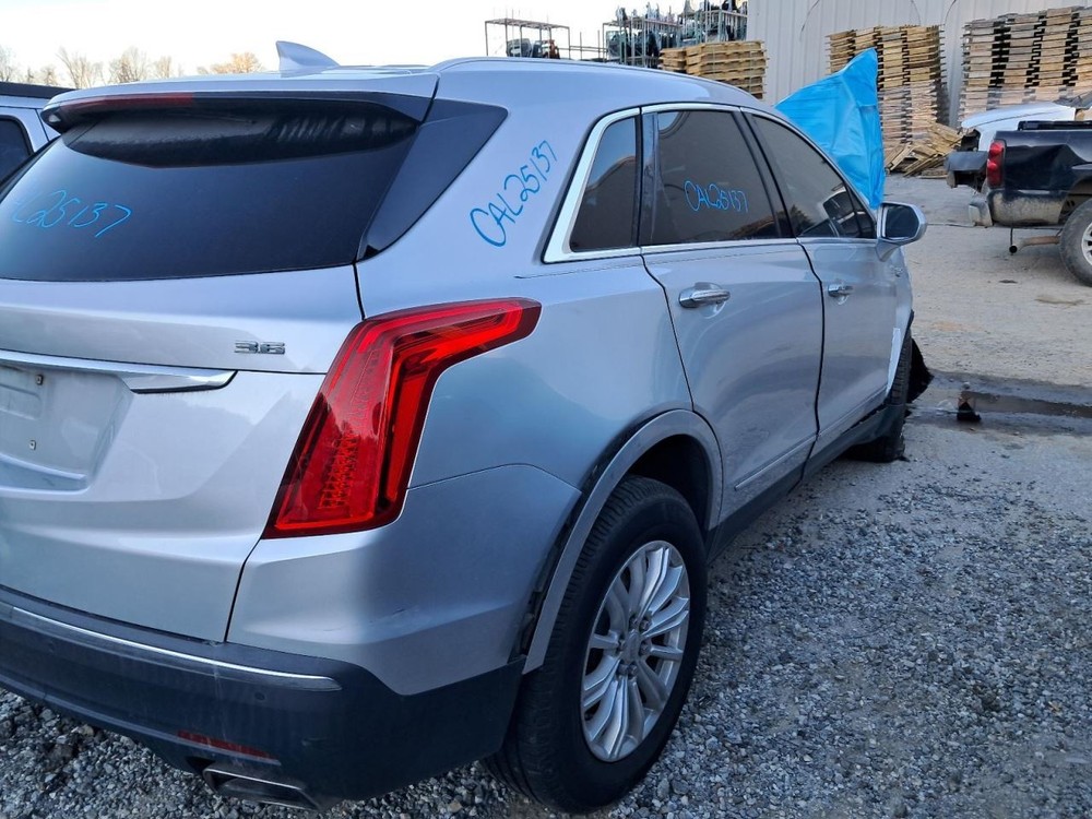 XT5 2019 Glove Box 4901593