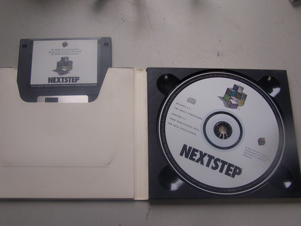 NeXTStep Release 3.2 & NeXTStep Developer 3.2 Software
