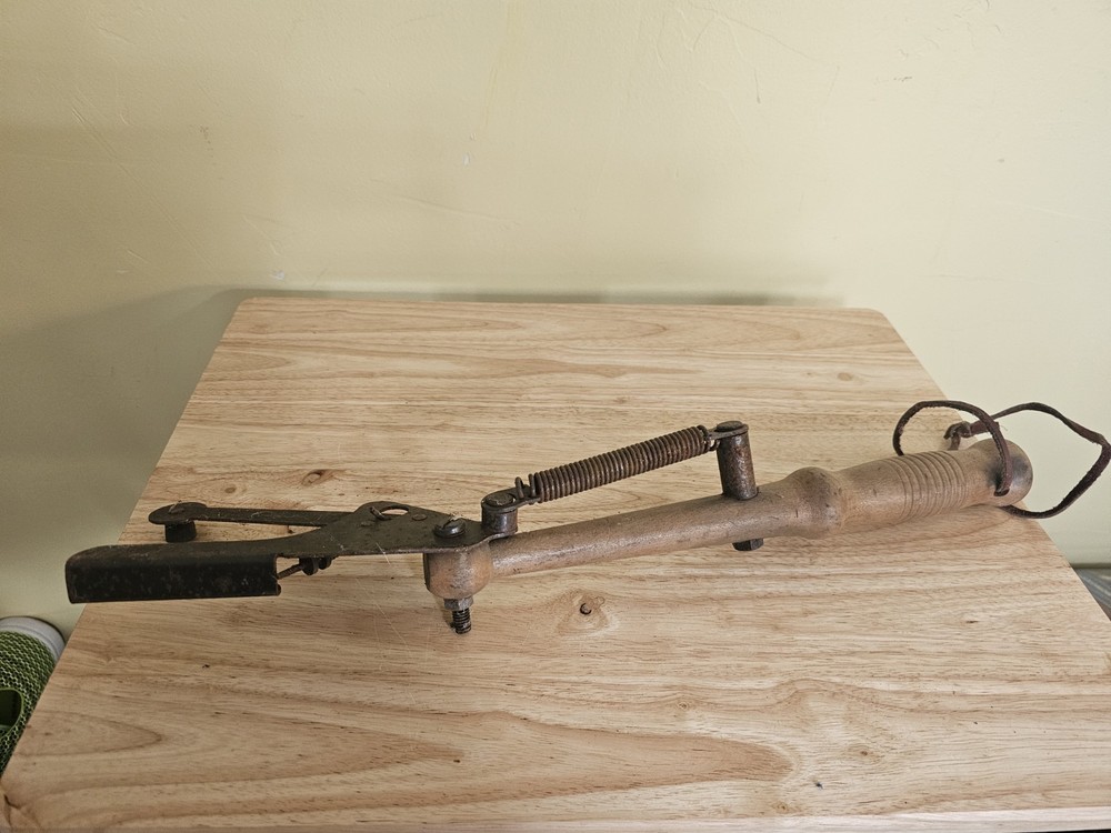 vintage skeet thrower