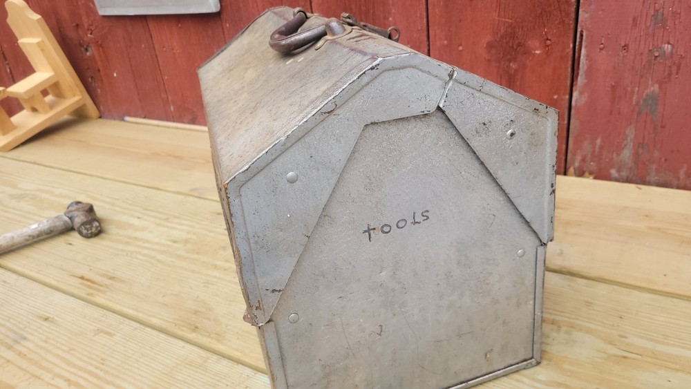 Kennedy Toolbox 1018 Cantilever Toolbox ( needs work ) sold as is