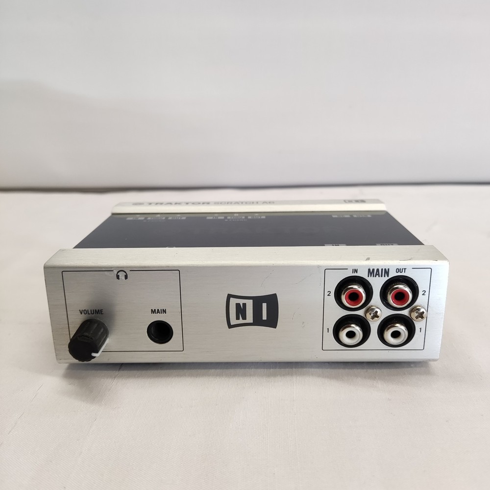 NATIVE INSTRUMENTS TRAKTOR SCRATCH AUDIO 6 DJ AUDIO USB INTERFACE