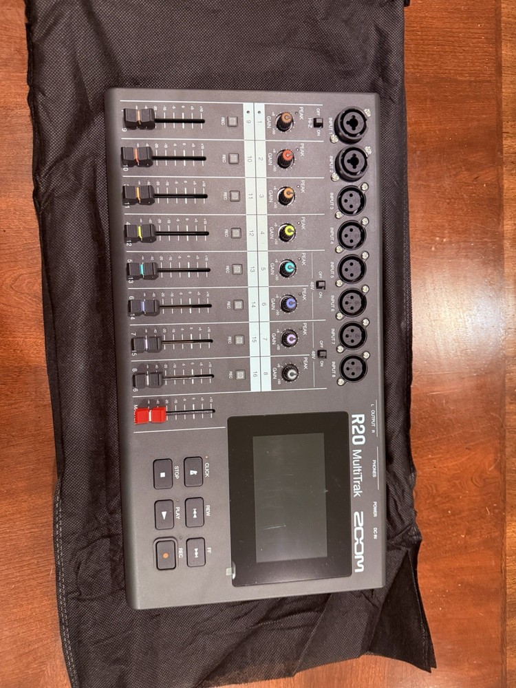 Zoom R20 Multitrack Recorder + Bluetooth Adapter BTA-1 - Original Box