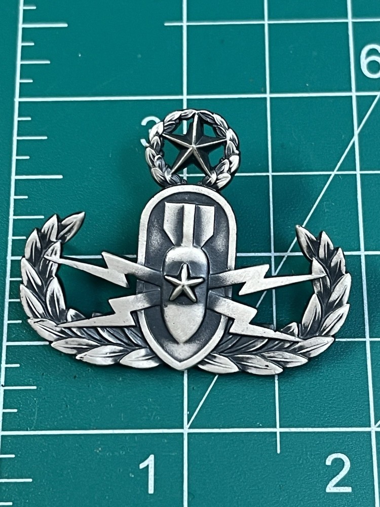 US Army Master EOD Badge Pin Explosive Ordnance Disposal