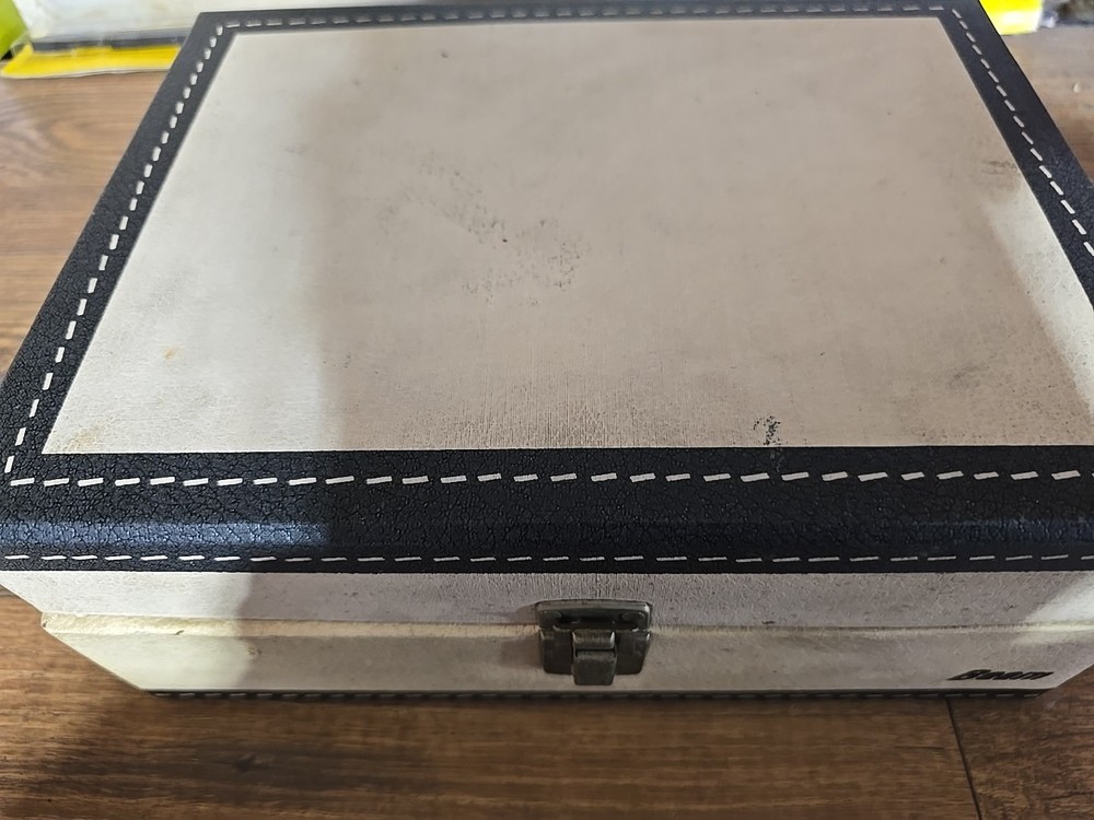 VINTAGE BEAM PORTABLE RECORD PLAYER SUITCASE TURNTABLE