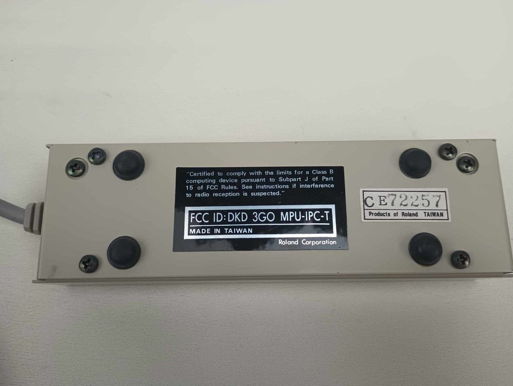 Roland Midi processing unit MPU-IPC-T W/ 2 MIDI cables