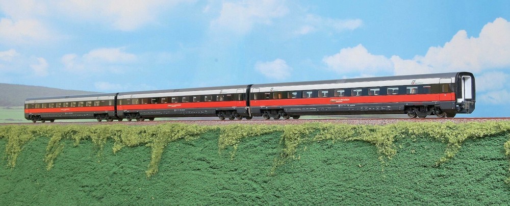 Acme 70101 “Frecciarossa” Train 14 With New Logo Set Additional Three Coaches