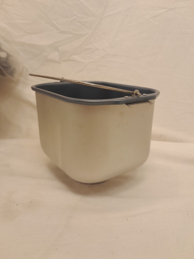 Toastmaster TBR15 Bread Machine Replacement Parts Pan & Paddle Set