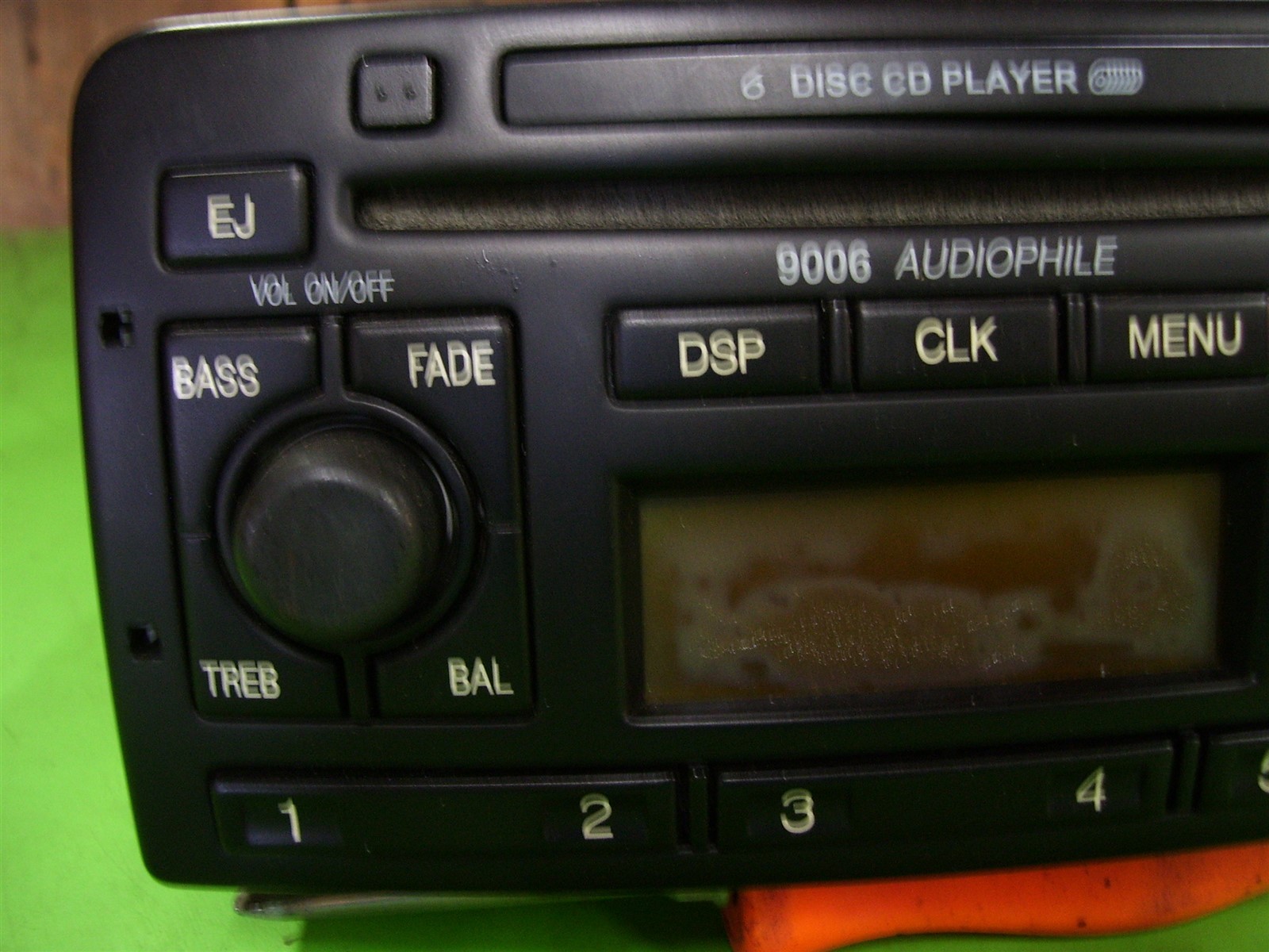 2002 Ford Focus SVT Radio Stereo 6-Disc CD Changer FOR PARTS ONLY Damaged