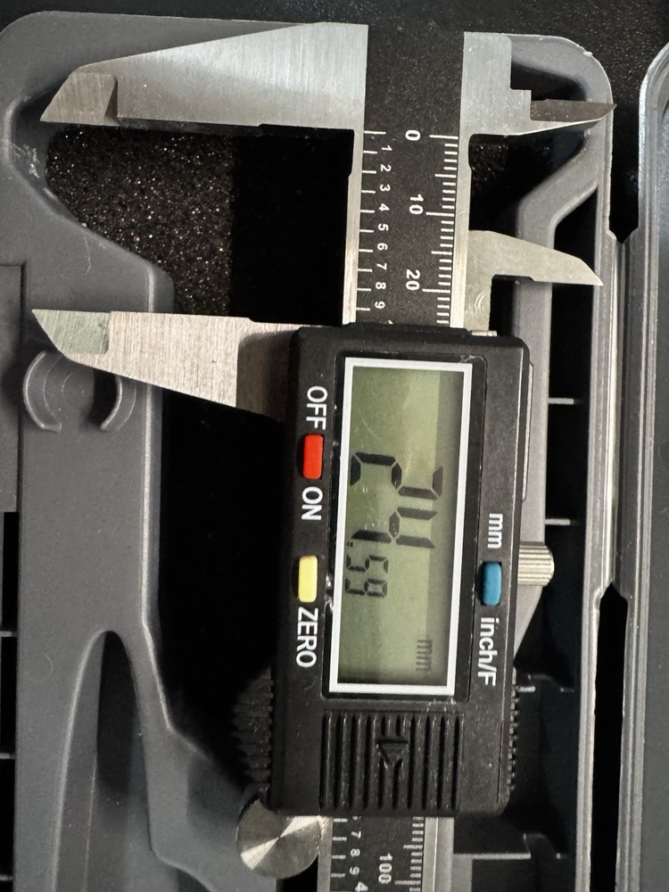 digital caliper measuring tool