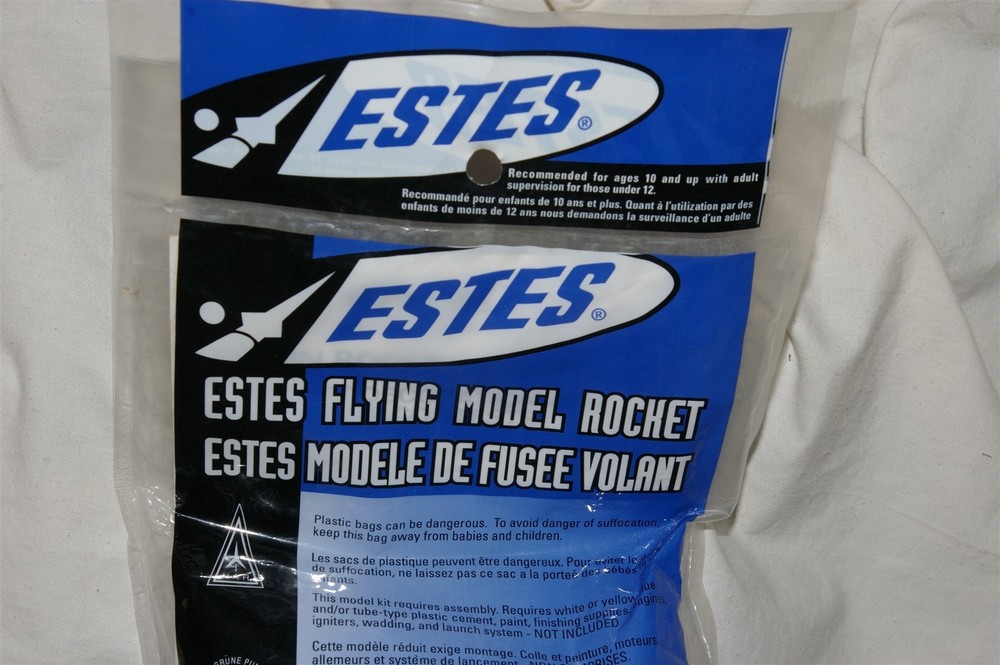 Estes Night Wing Flying Model Rocket Kit 2177 NEW