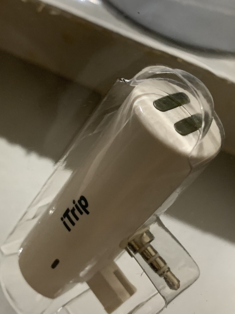 Griffin iTrip FM Transmitter for IPod 1G & 2G (4014TRIP)