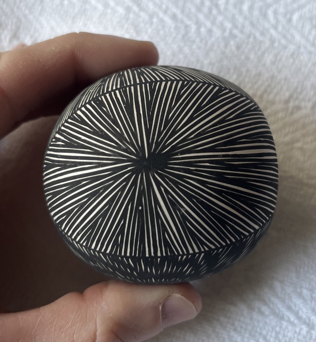 Southwest Native American Acoma Pueblo Pottery Signed Fine Line ‘Seed Pot’