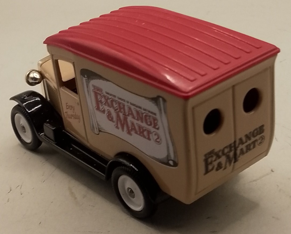 Lledo Exchange & Mart bullnose Morris.