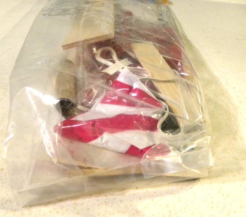 Estes MERCURY REDSTONE, Authentic Plastic Capsule & Tower, 1984, OPENED, COMPLET