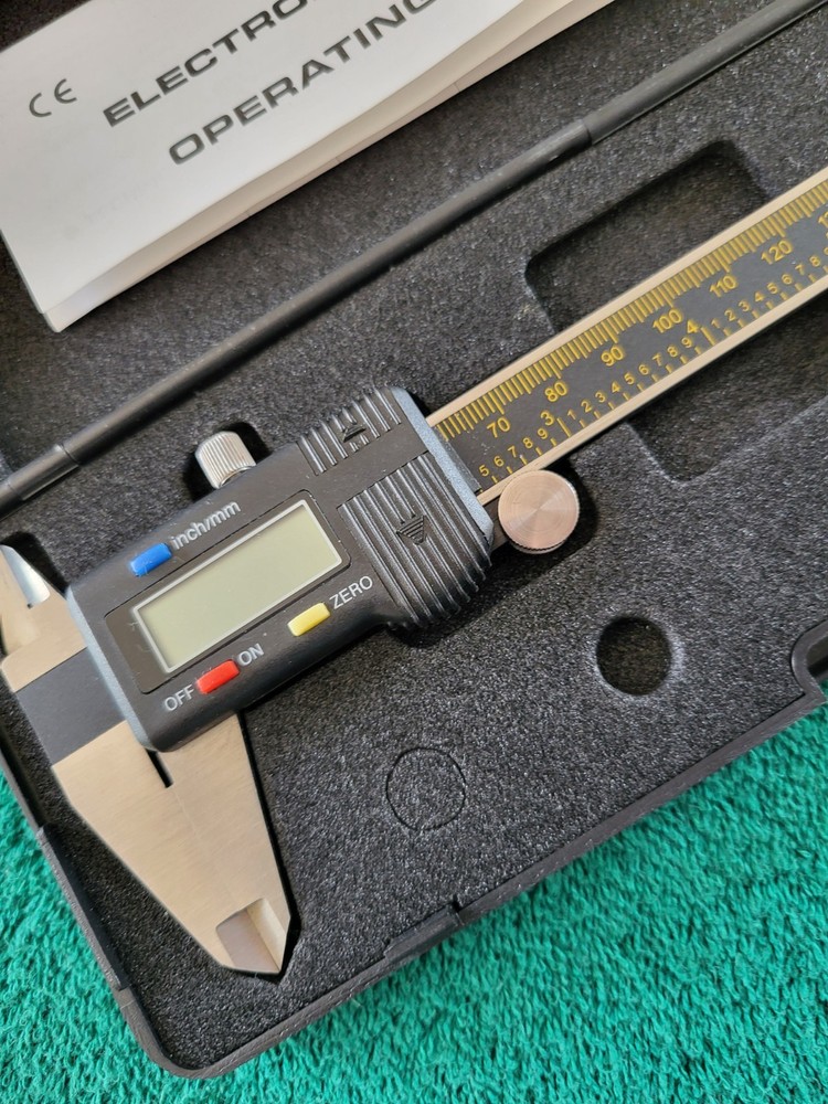 ELECTRONIC DIGITAL CALIPER IN ORIGINAL CASE WITH INSTRUCTION SHEET