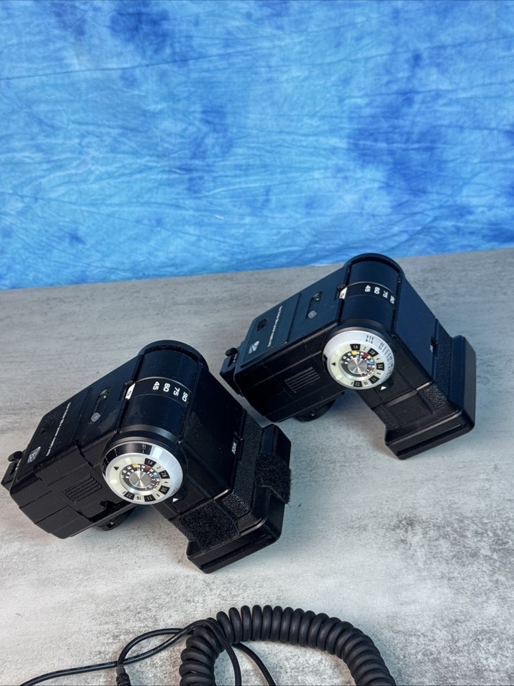 2 Vivitar 285 Flashes (STMs)