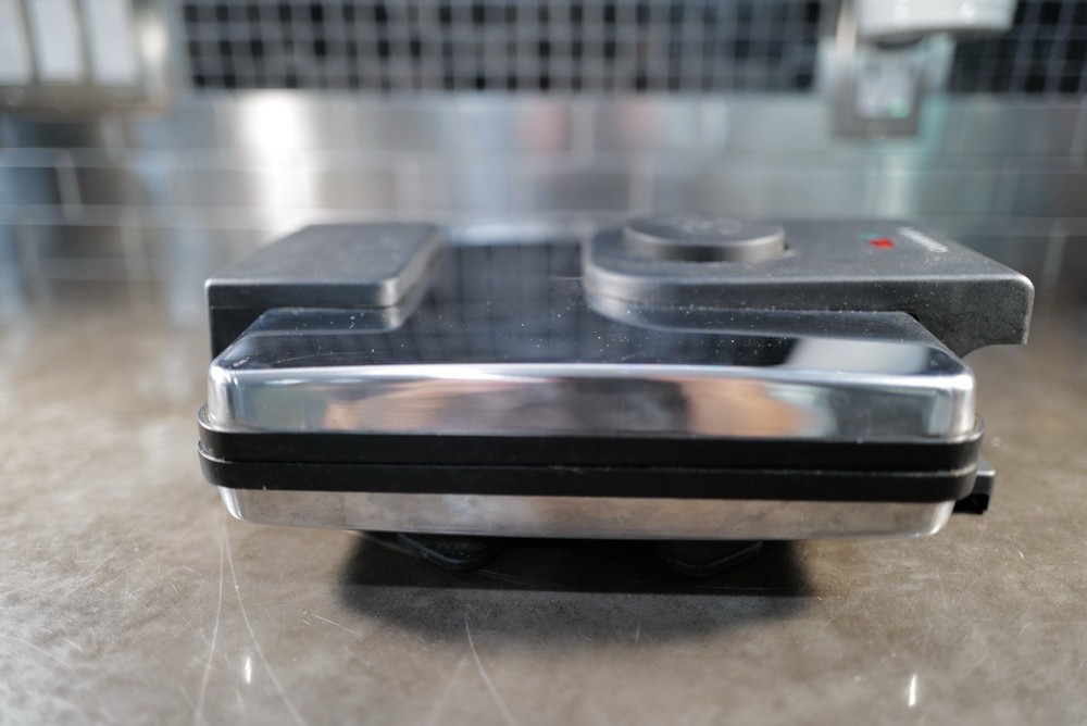 Cuisinart Classic WMB-4 Waffle Maker Chrome Adjustable Browning Nonstick Square
