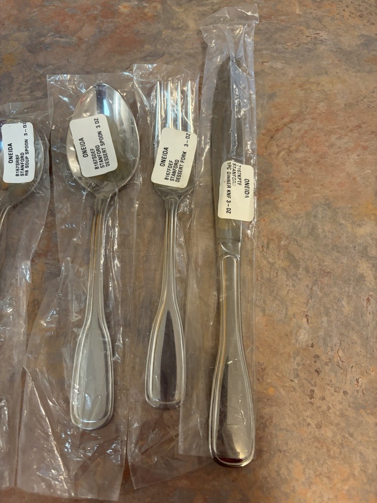 Oneida Silverware Stanford Pattern 5 Piece 1 Knife, 2 Spoons & 2 Forks ￼