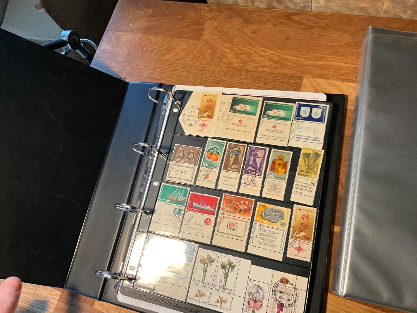 worlds stamps vintage large lot 6.1 kg 5 albums leaves cards vintage to modern