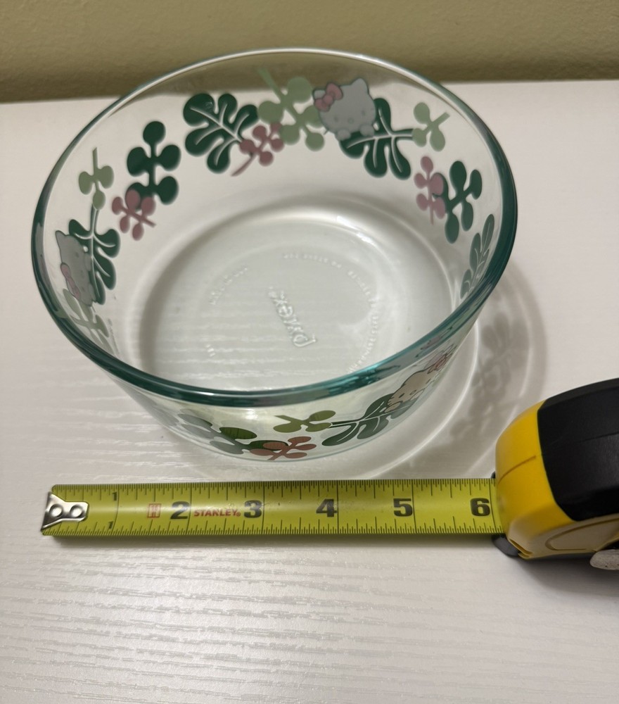Hello Kitty Pyrex Bowl 6" (no lid)
