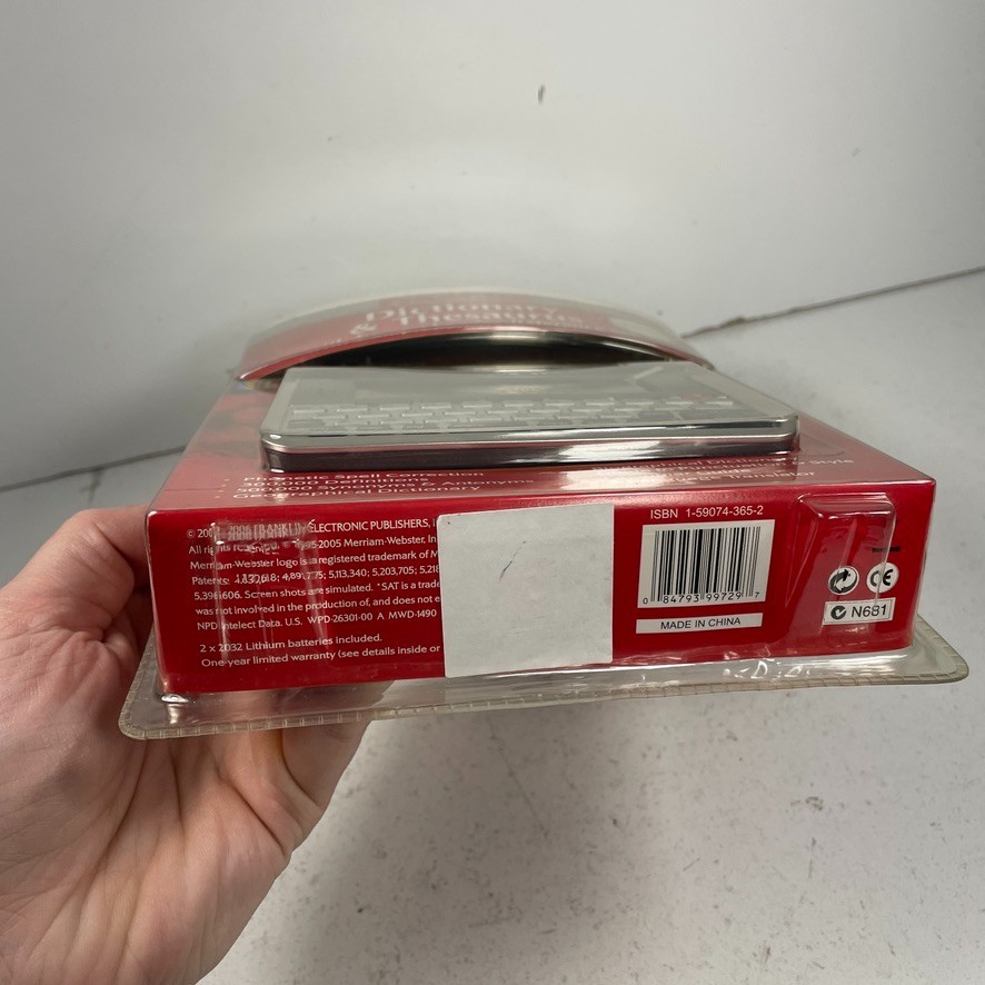 Franklin Dictionary & Thesaurus with Comprehensive Reference Set MWD-1490