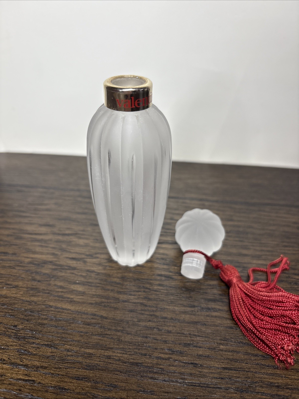 VINTAGE VALENTINO FACTICE DUMMY FROSTED GLASS PERFUME FRANCE 4 3/4" BOTTLE 1985