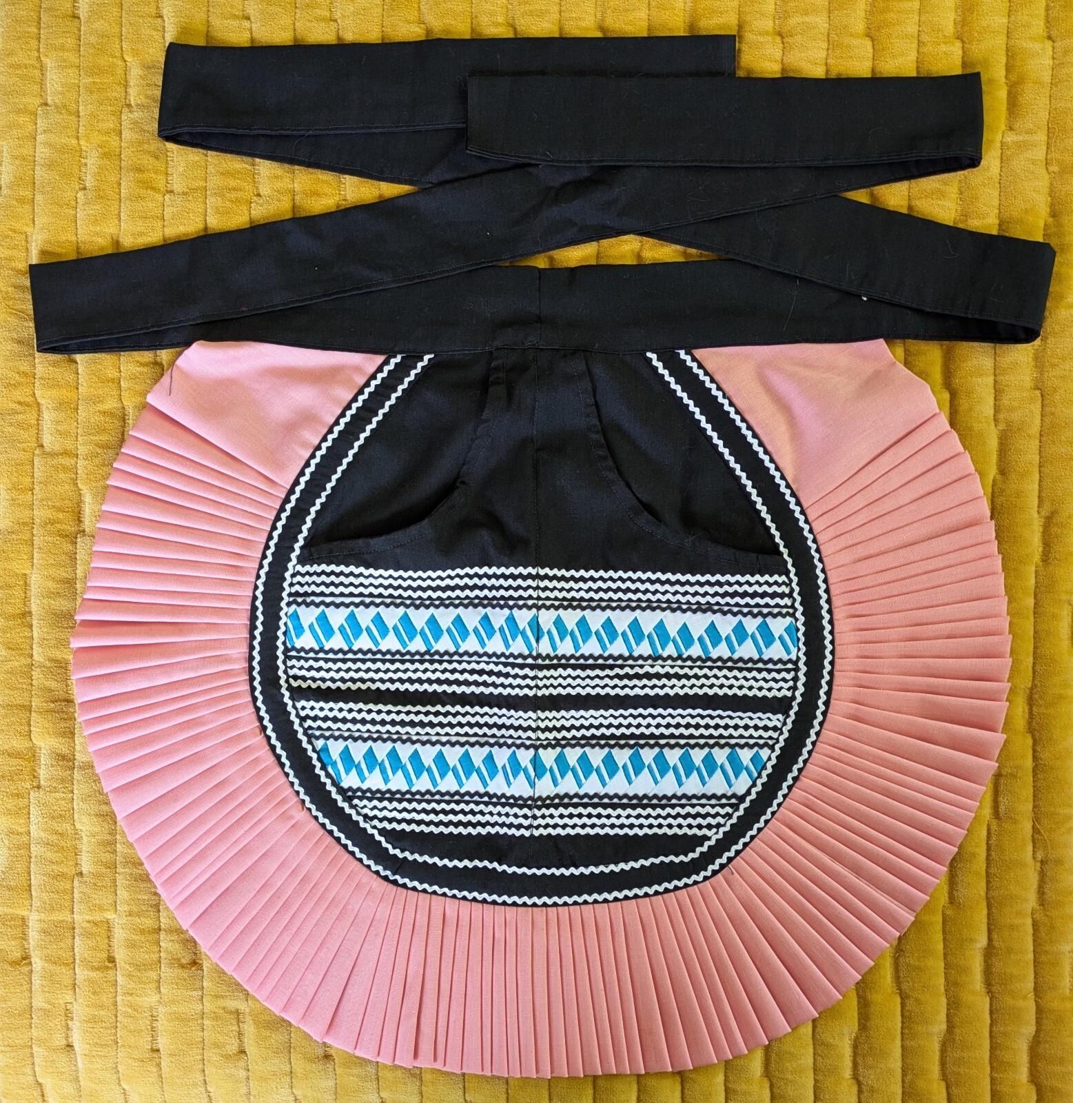 Vintage Native American Seminole Patchwork Apron with Pockets and Pleats