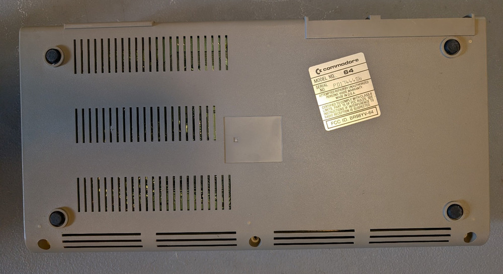 Commodore 64 - Fully tested, missing screws