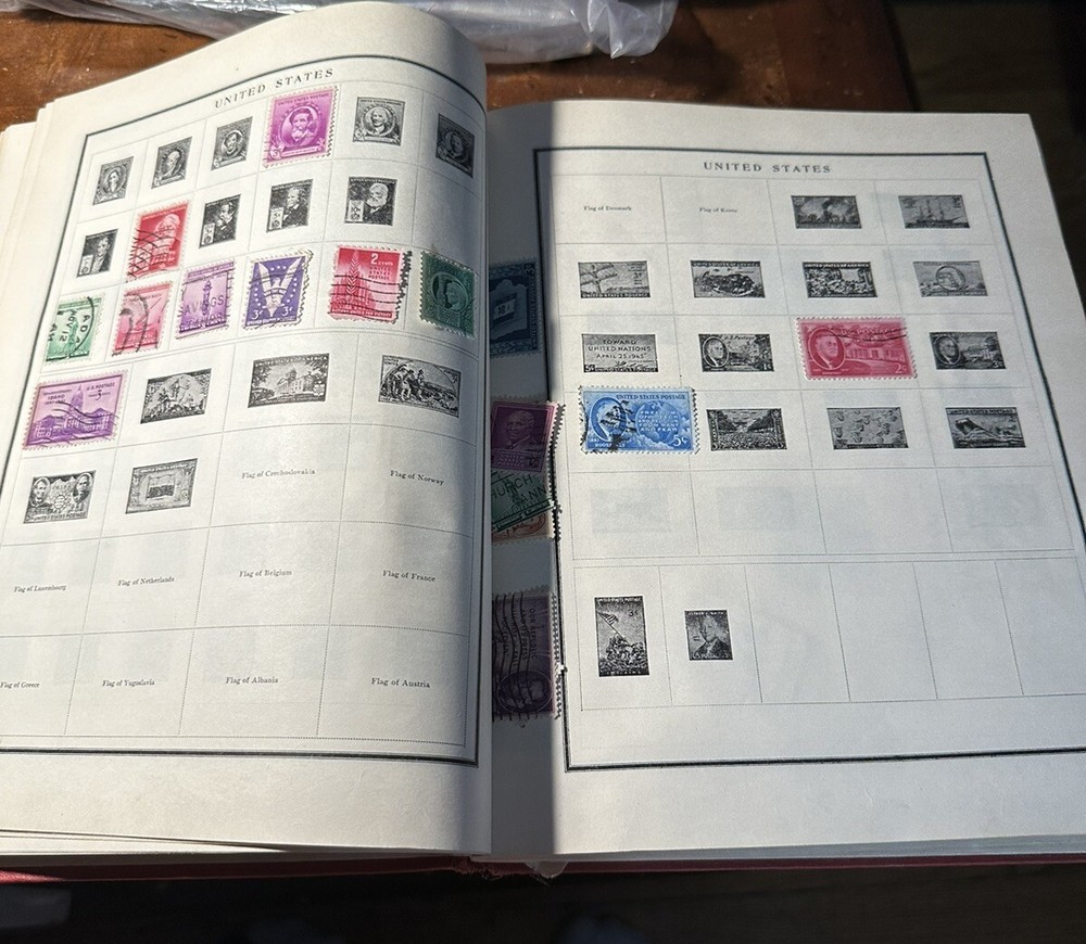 1946 Modern Postage Stamps Book From All Over The World With Stamps