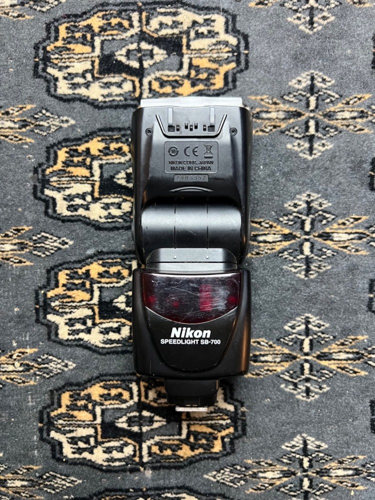 Nikon Speedlight SB-700 Flash