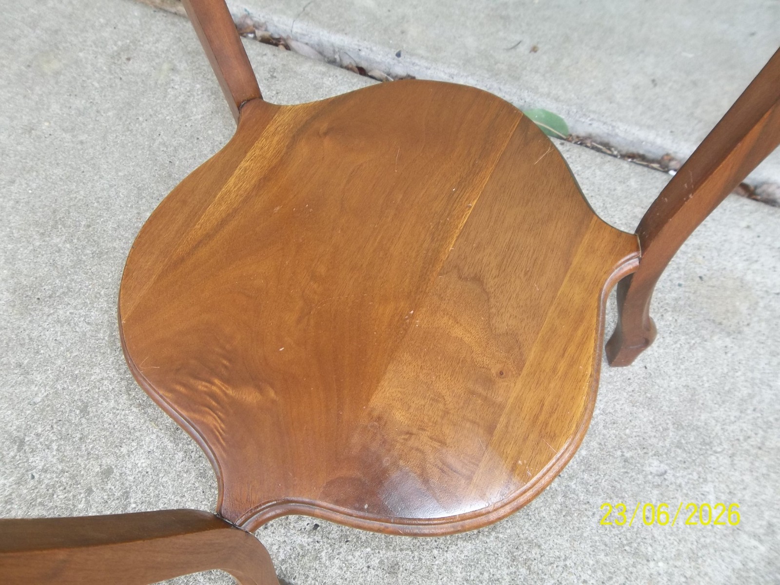 Vintage Bensinger's Outfitting Company Carved Walnut Accent Table Plant Stand