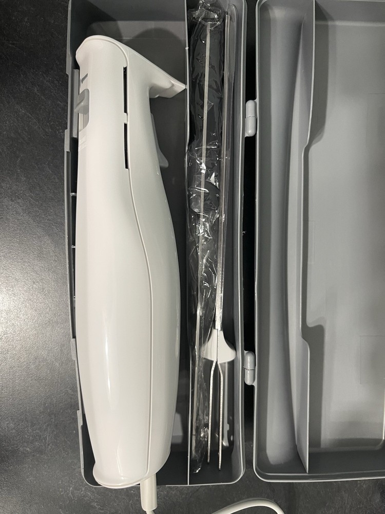 Hampton Beach Electric Knife Set