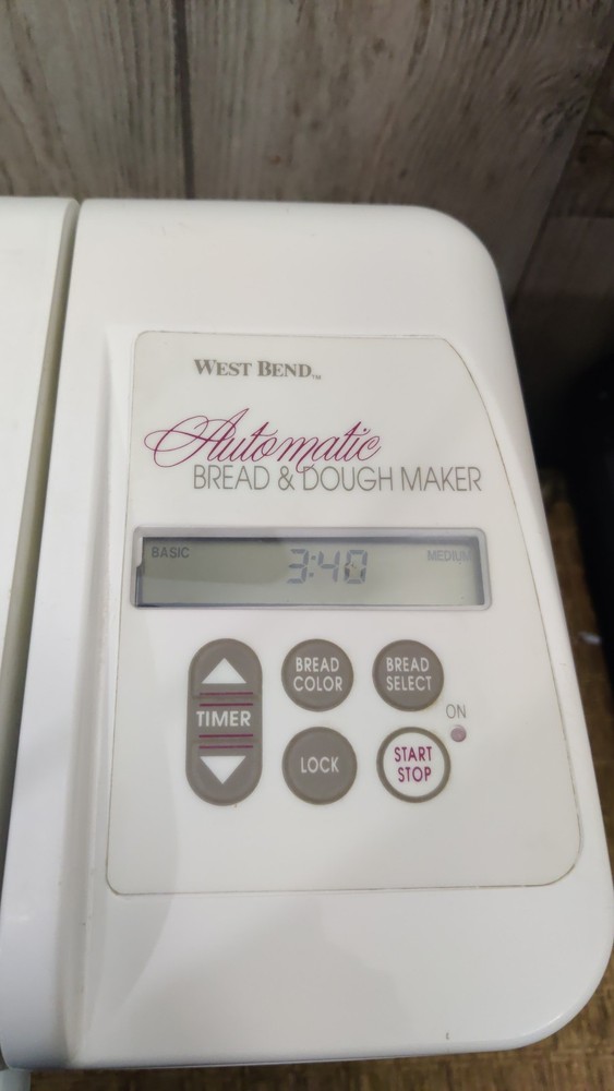 West Bend Bread & Dough Maker Model 41040X 1.5 lb Automatic Machine Tested Works