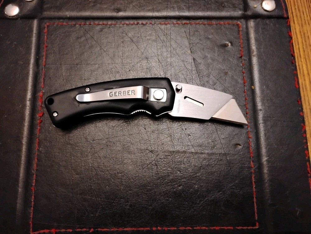 Gerber Edge Utility Knife TacHide Rubber Handle Liner lock Thumb Stud Open