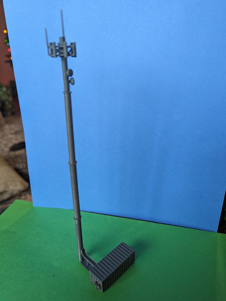 Z-Scale Cell Towers (2)