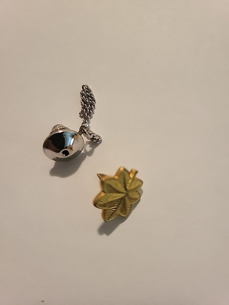 Army/AF/Marines (Navy Lt CMD)Tie Tack. Anchor Missing