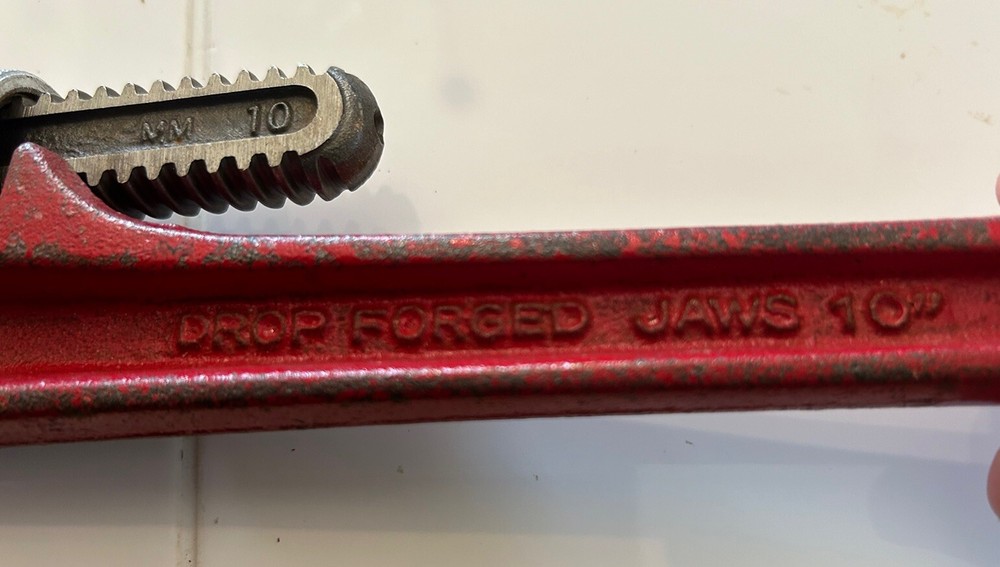 VINTAGE SERVESS 10" PIPE WRENCH