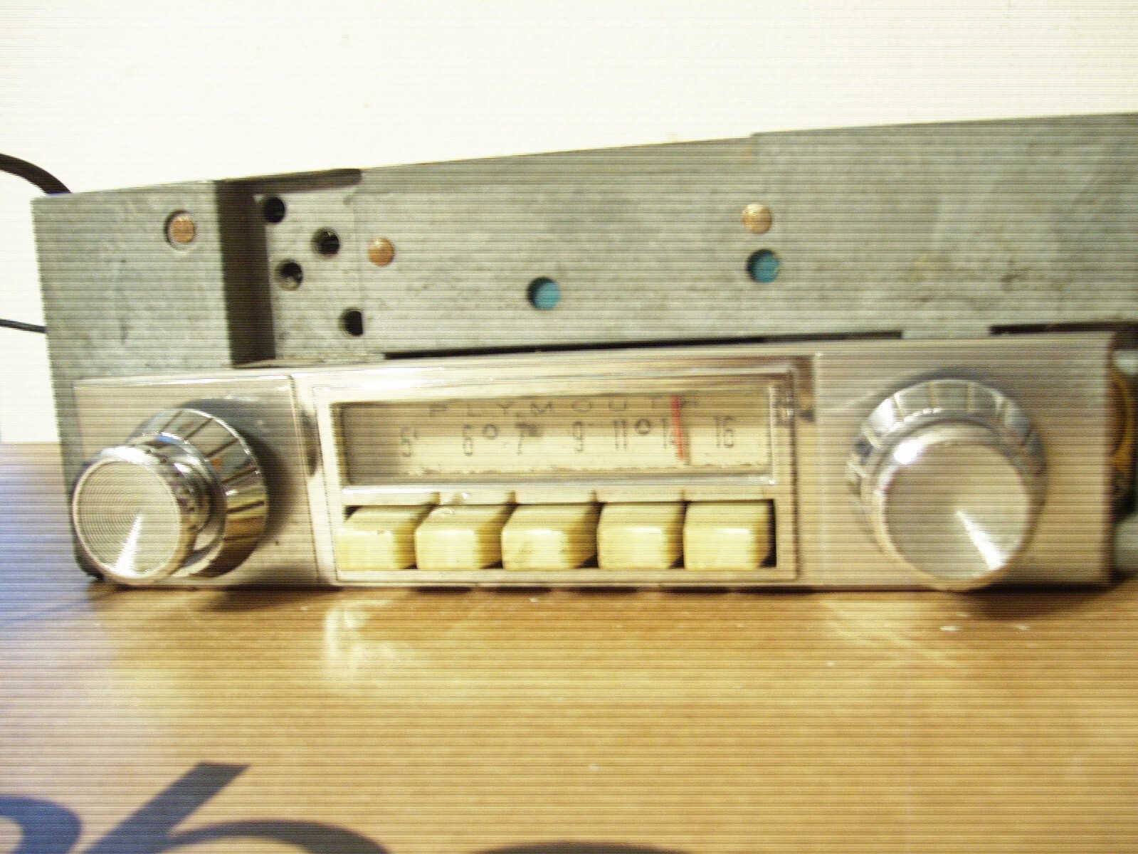 61 1961 Plymouth radio Good working with speaker