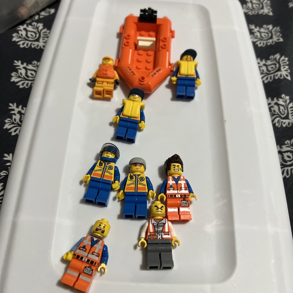 9 NEW LEGO RANDOM CONSTRUCTION workers and boat