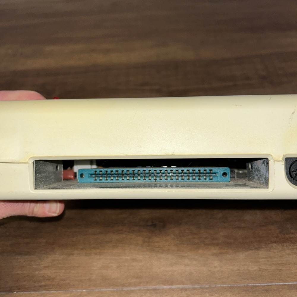 VINTAGE COMMODORE VIC-20 COMPUTER KEYBOARD - (FOR PARTS) UNTESTED